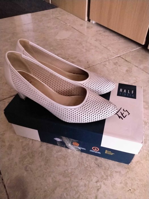Продам новые белые туфли, Caprice Ralf Ringer