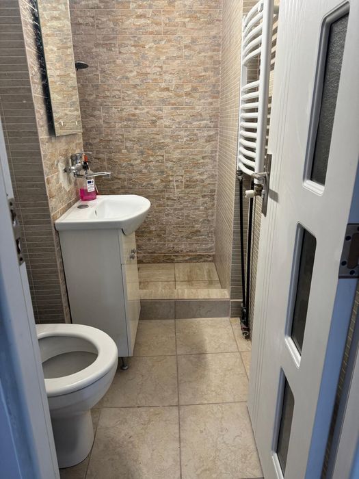 Închiriez apartament central Vălenii de Munte