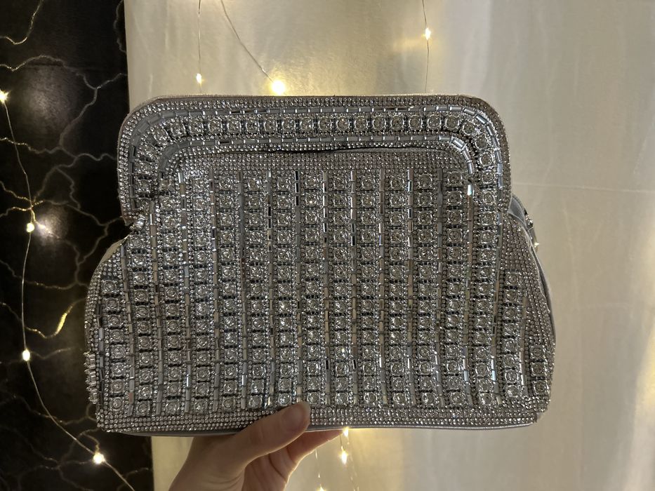 Продам Клатч с камушками. Блестящий