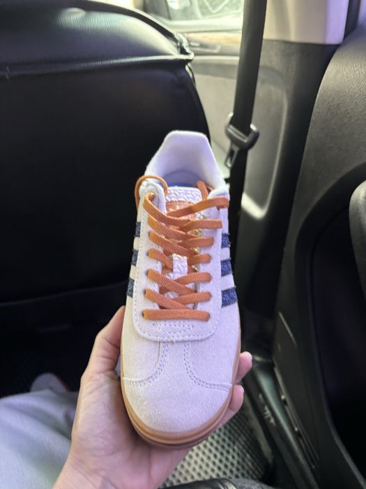 Продам кроссовки Adidas