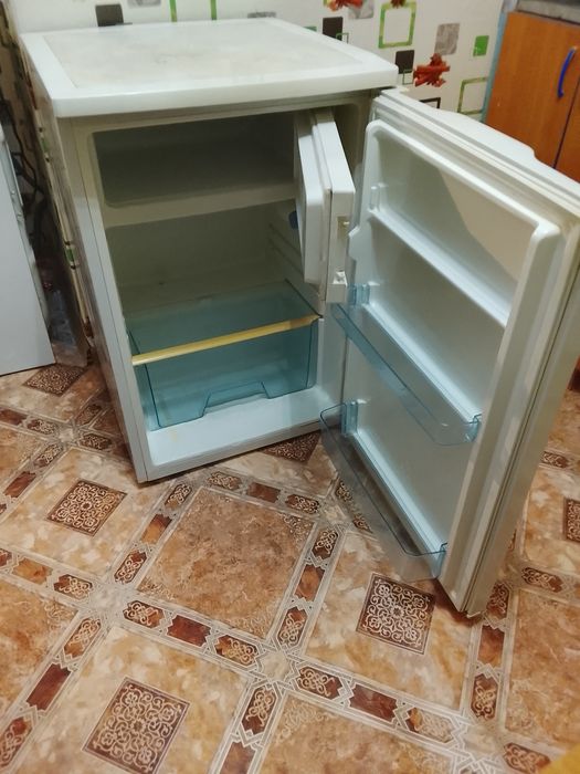 Продам маленький холодильник