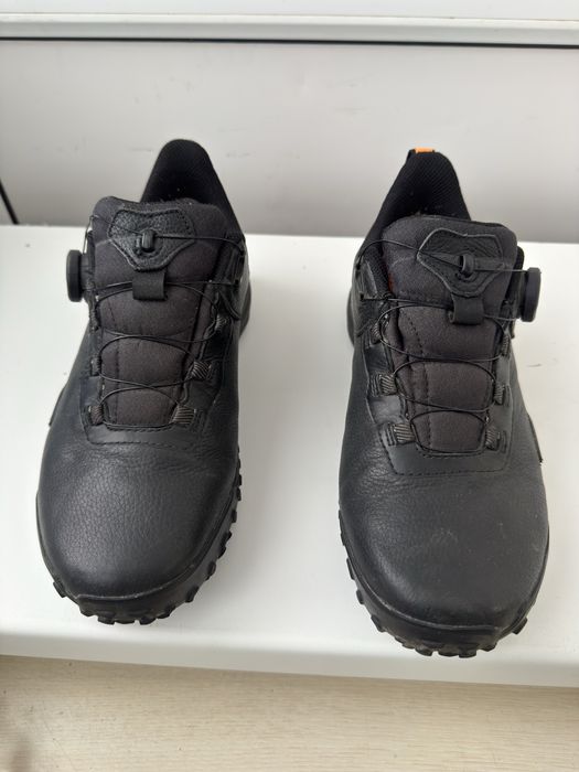 Продам демисезонные кроссовки