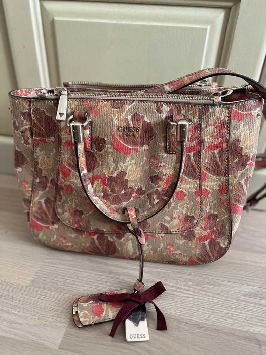 Guess чанта и шал