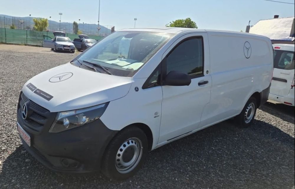 Vând Mercedes Vito an 2017 .7800 euro RAR făcut