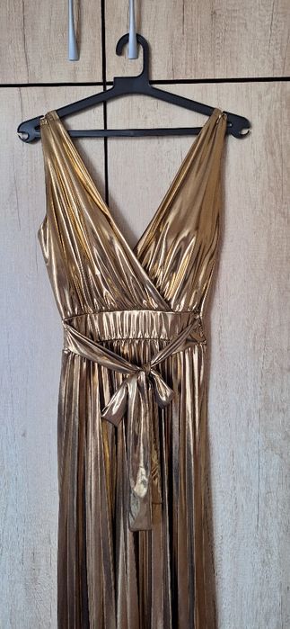 Дамска рокля в златист цвят