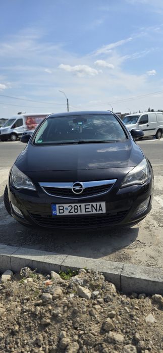 Opel Astra J 2011