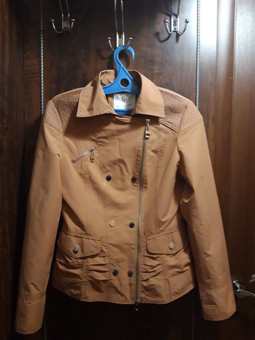 Женская куртка ветровка