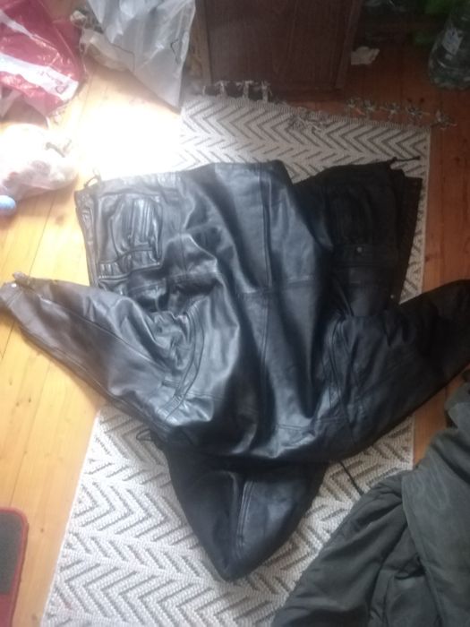 Geaca lungă bărbătească din piele