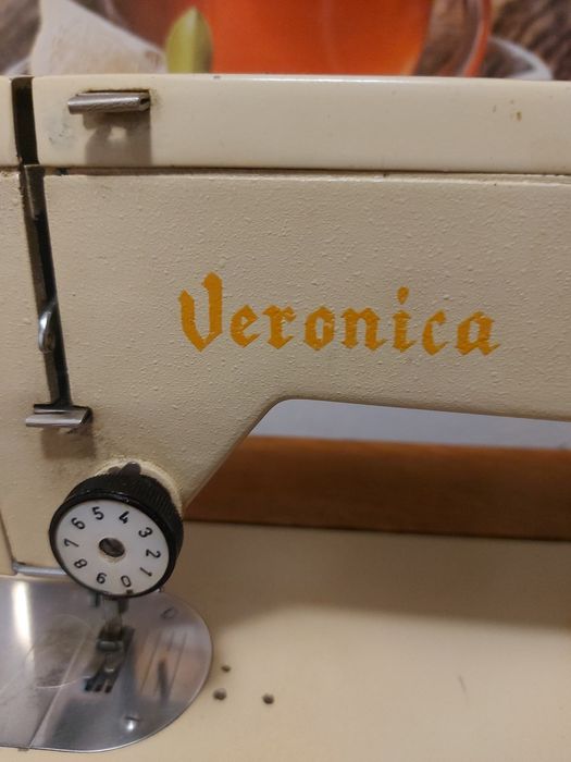 Masina de cusut  Veronica