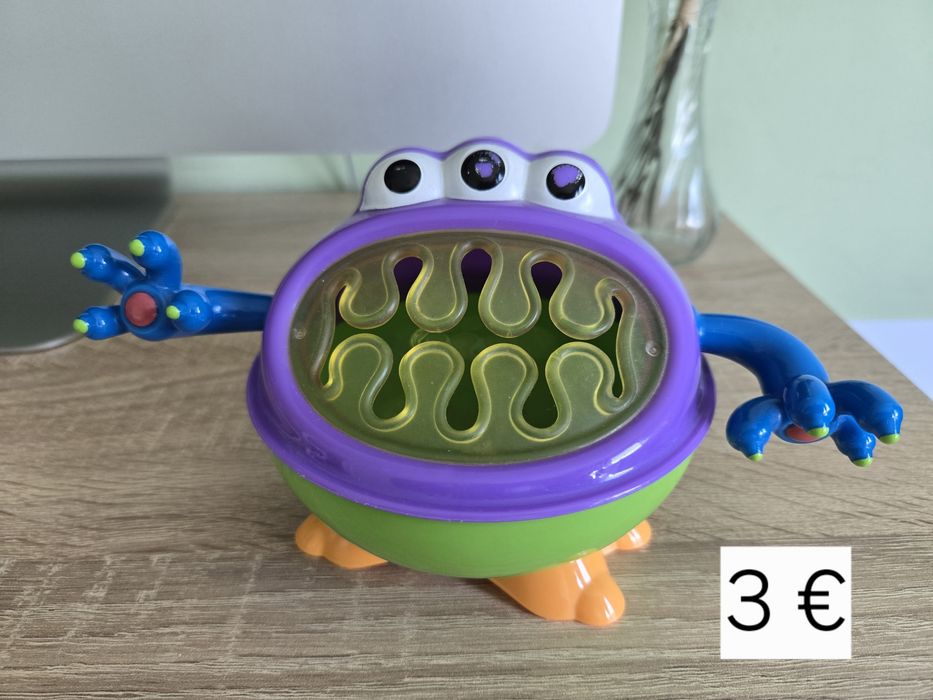 Разнообразни детски играчки