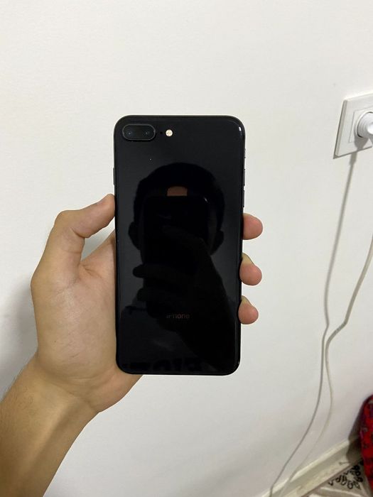 iPhonee 8 plus 64gg