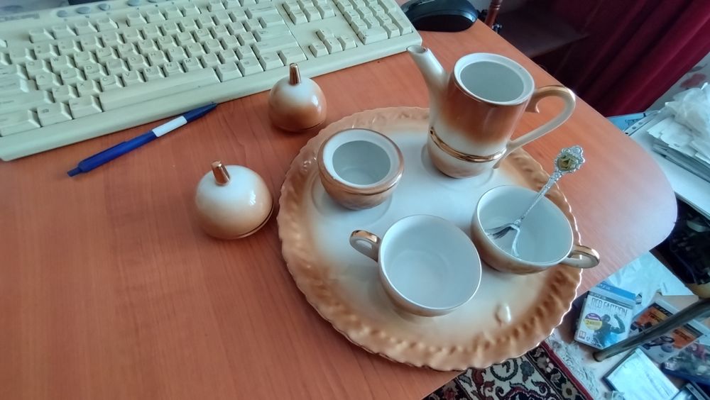 Set ceainic cu 2 cesti si o zahariera