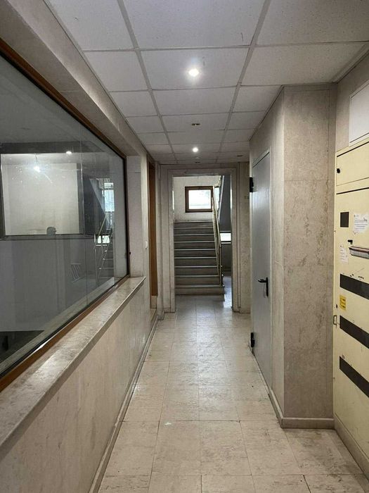 Дава се под наем Тристаен апартамент в Варна, Център - 120 кв.м за 1196.97 € - Снимка #2