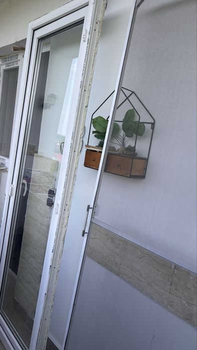 Ușă termopan PVC cu plasă, 3 geamuri. Se vând fiecare în parte