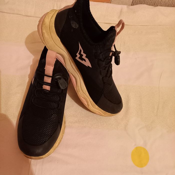 Продаётся детская обувь на девочку