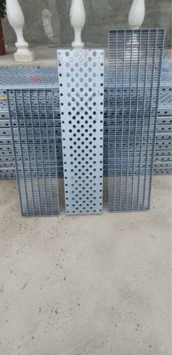 Trepte zincate durabile