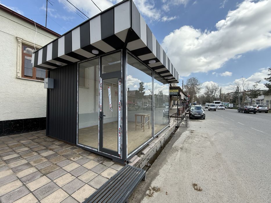 Срочно 20кв жой берилади арендага. Юлни устида. Жойи яхши.Куринейдиган