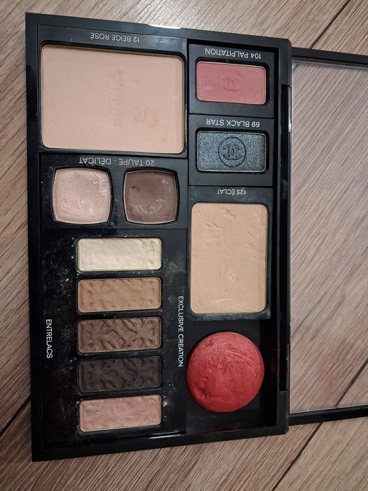 Палитра Сенки и пудра и руж за 75 лв