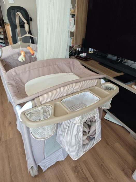 Кошара на две нива, люлеещ механизъм, балдахин, музикална въртележка