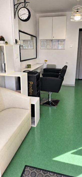Închiriez post frizerie și cosmetica