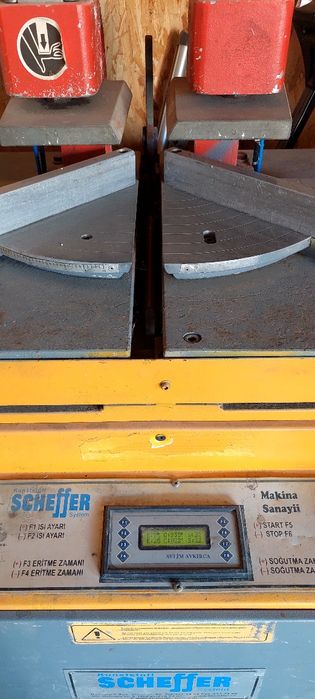 Vând mașină lipit pvc