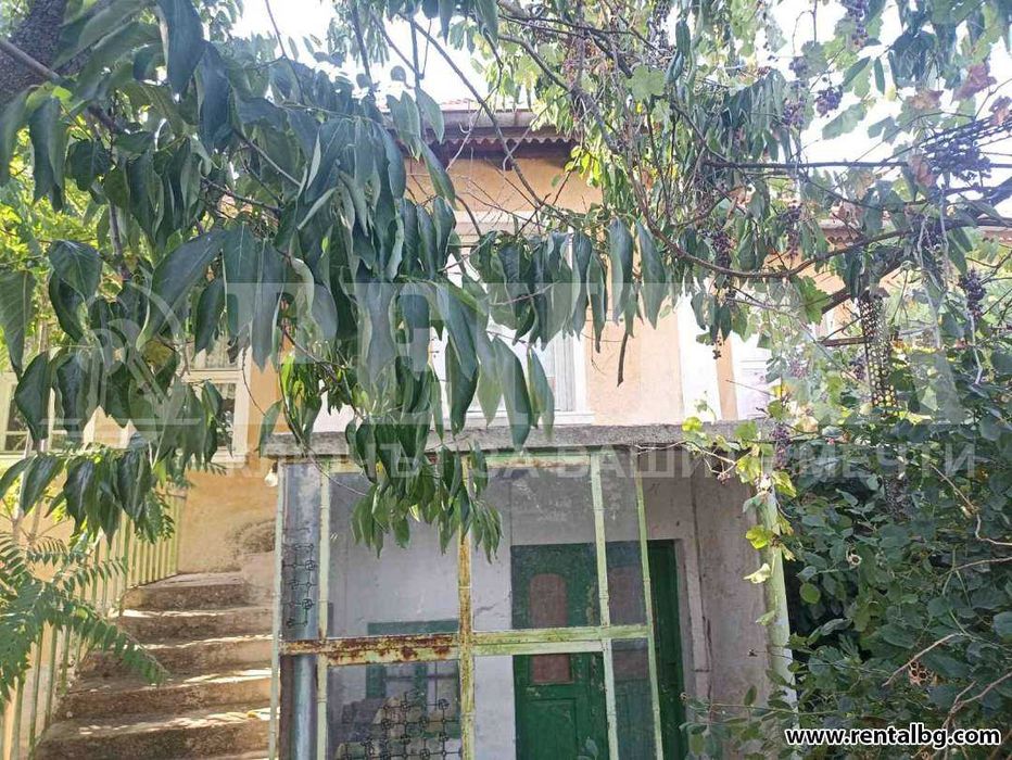 Къща с двор, с. Чоба