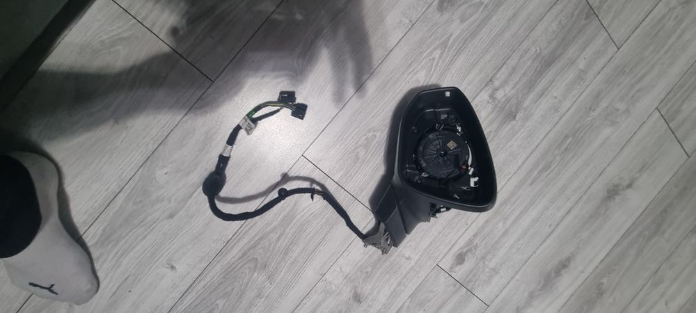 oglinda stanga vw passat b9