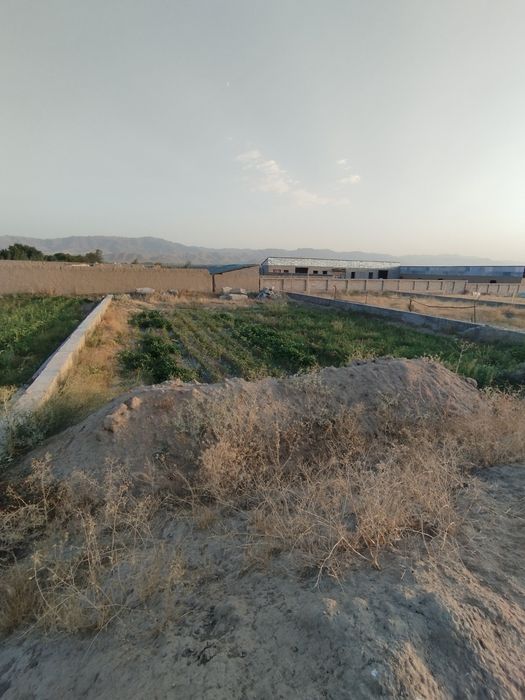 Yer sotiladi yangi ariqda
