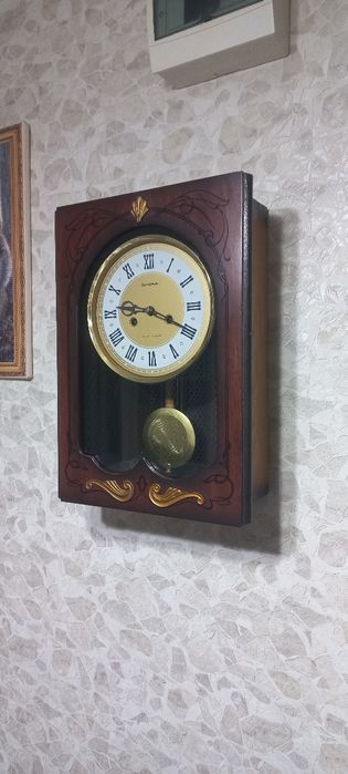 Часы с боем янтарь