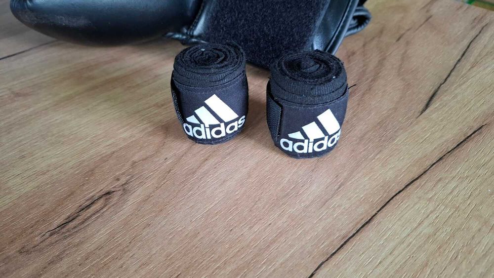 Боксови ръкавици Adidas + бинтове