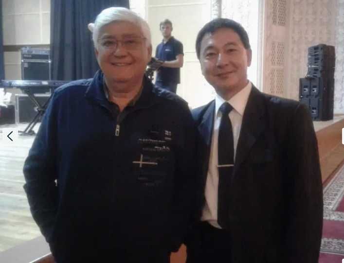 На двух языках тамада с живым вокалом