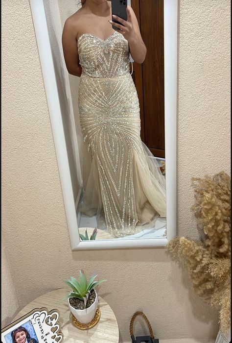 Златиста рокля подходяща за събитя