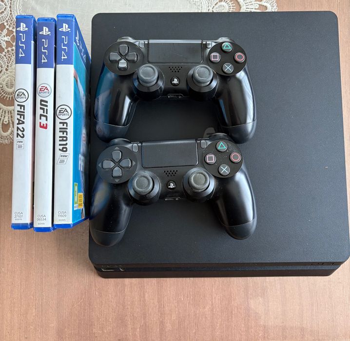 PS4 SLIM 1TB използвано