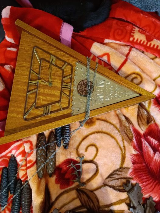 Часовници стенни и ръчни