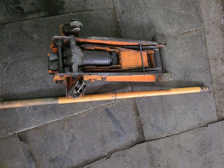 Домкрат Подкатные 3т