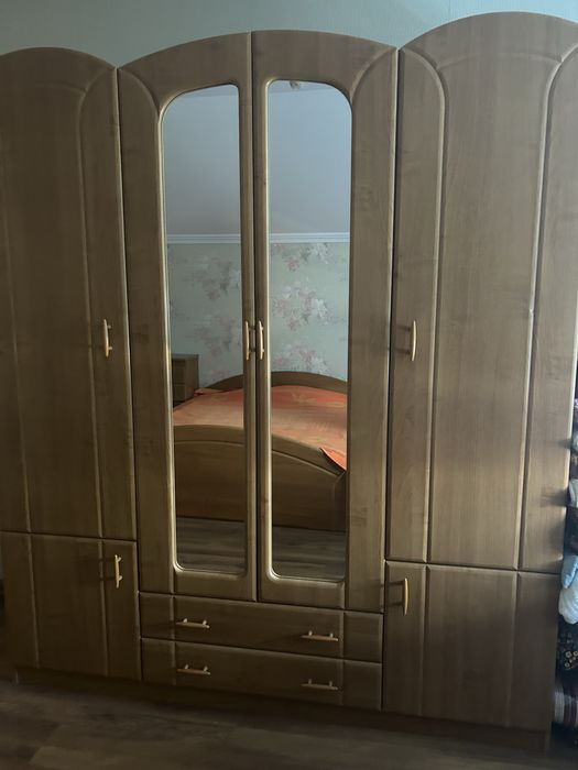 Продам спальный гарнитур ,