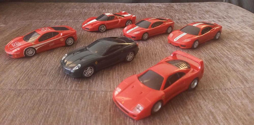 Продавам колекция Ферари от Шел и други.