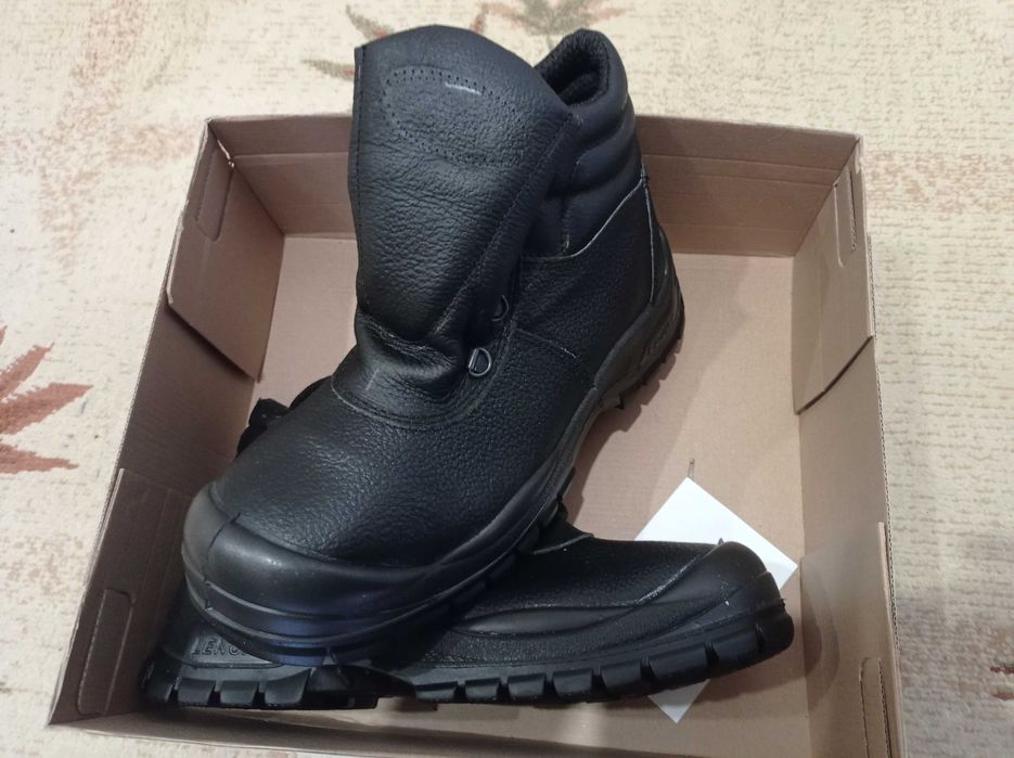 Работни обувки високи размер 42 НОВИ