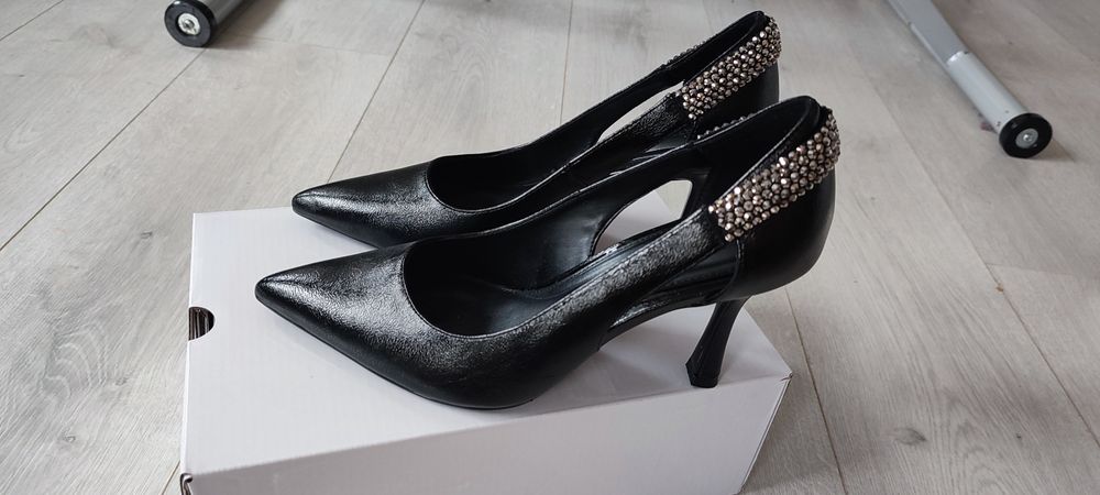 Официални обувки на ток