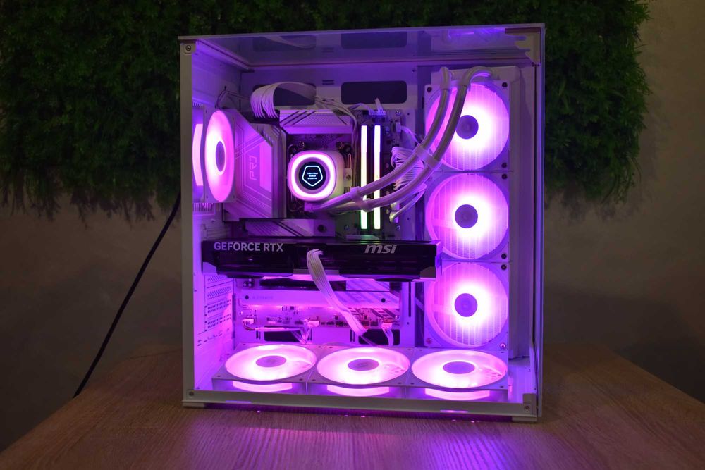 Геймърски Компютър Ryzen 7 9800x3d | RTX 5080 | 32GB RAM | 1TB Gen5 Ssd |