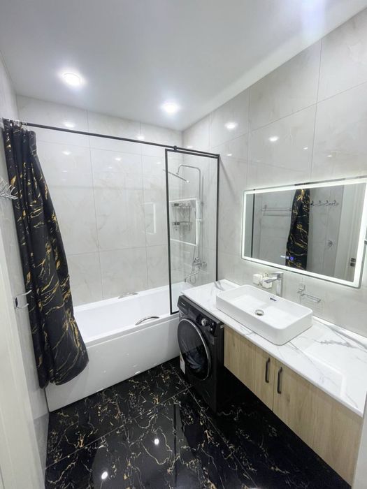 Продается квартира новостройка  ж/к E-ONE на против Piramit tower