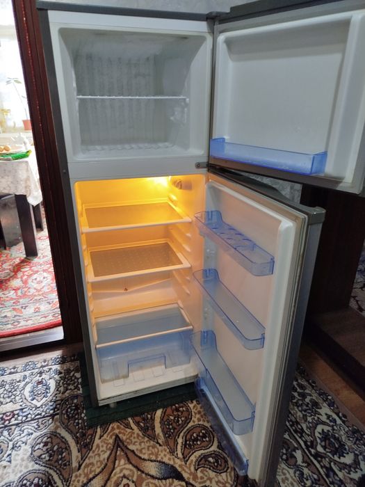 Холодильник сотилади