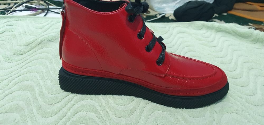 Продаю демисезонный обувь