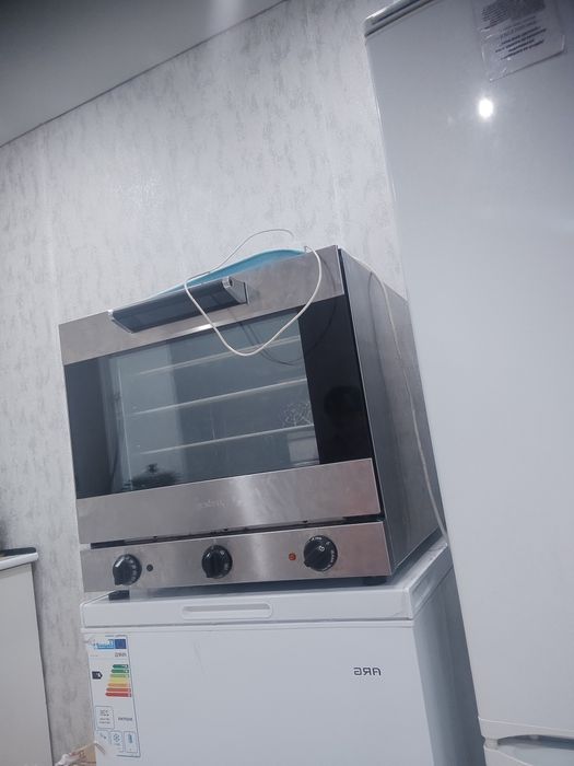 Продам Конвекционный печька smeg