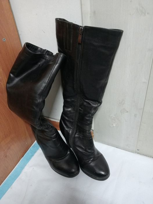 Продается женские сапоги
