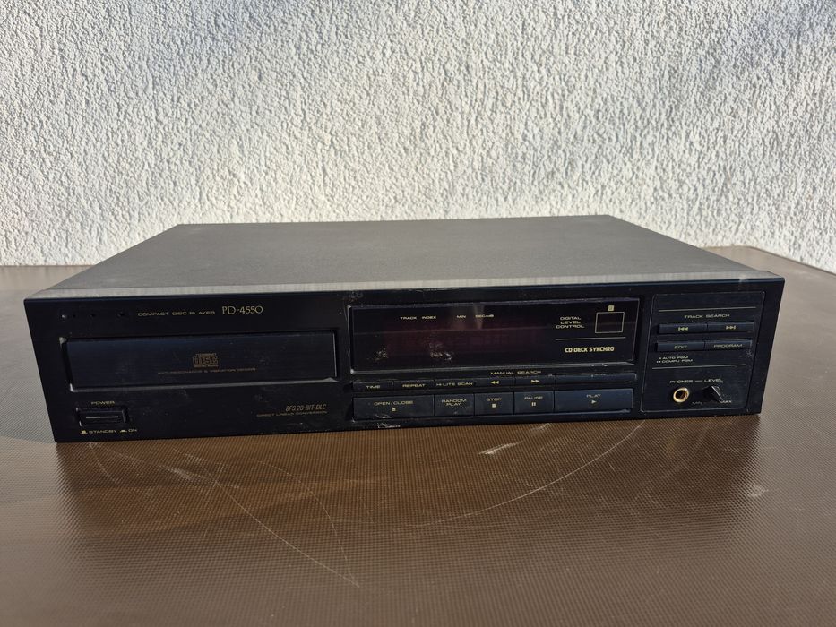 Vând compact disc pleyer marca Pioneer model PD-4550,made in  Singapor