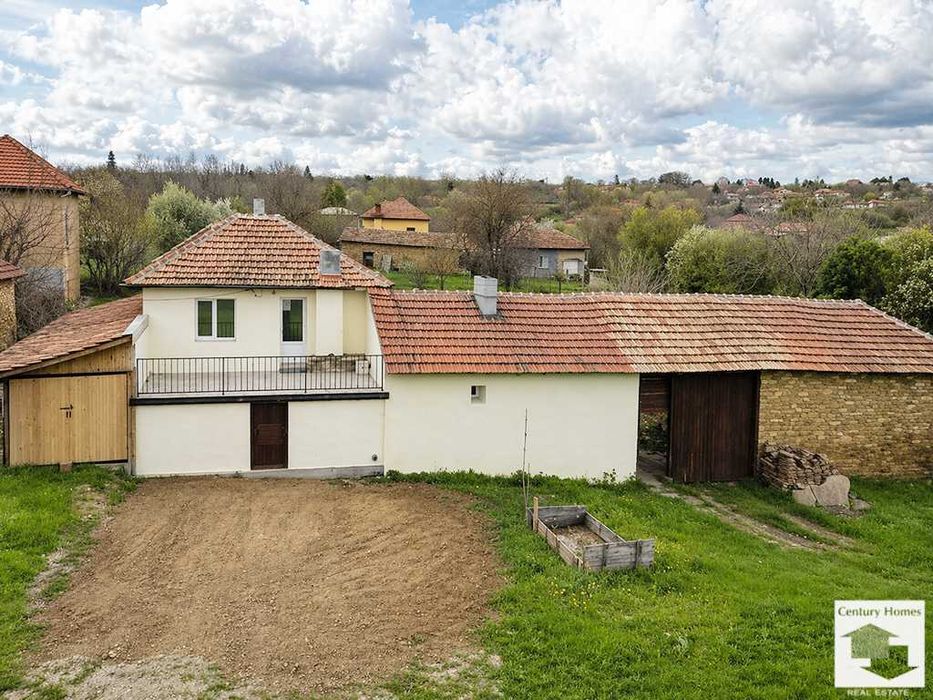 140324 Изцяло реновирана къща, с кладенец и гараж, в с. Дъскот