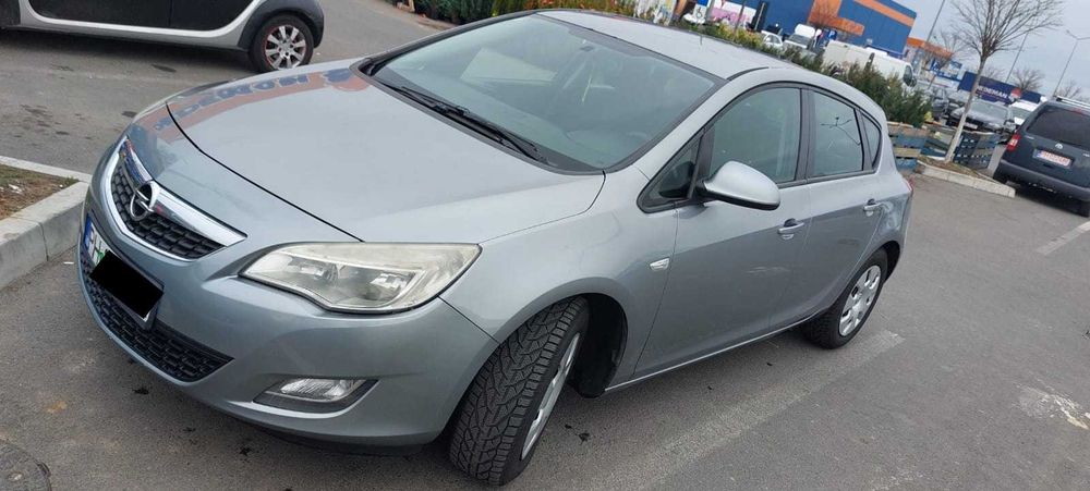 Opel Astra J 2010, Foarte bine intretinuta
