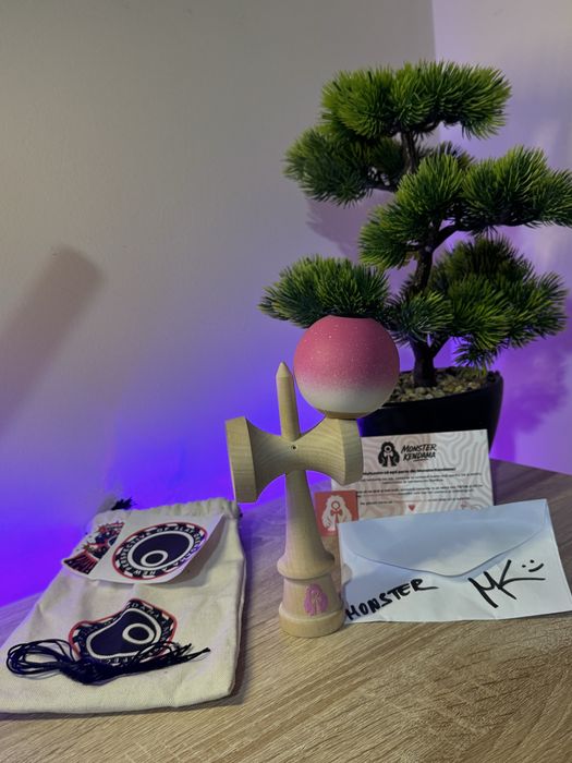 Monster kendama Mod Maple Semnaturi si stickere