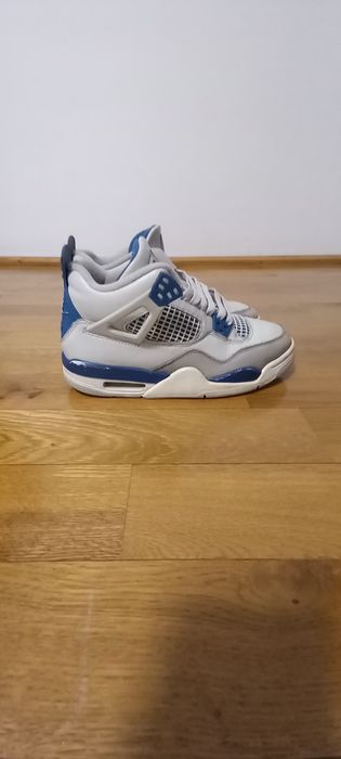 Air Jordan 4 Military Blue